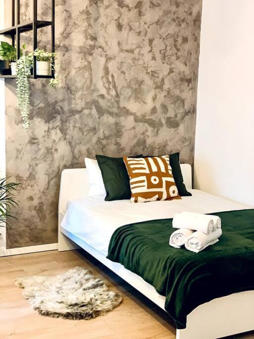Heart Of The City - Modern Studio With Balcony Appartement Boekarest Buitenkant foto