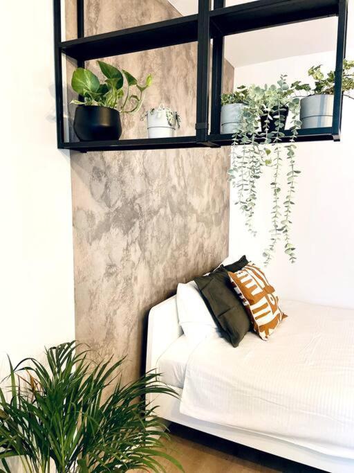 Heart Of The City - Modern Studio With Balcony Appartement Boekarest Buitenkant foto